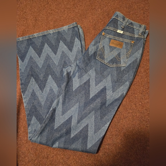 Wrangler Denim - Wrangler Wanderer High Rise Flare Jean In Chevron Print Size 29x34 Like New!